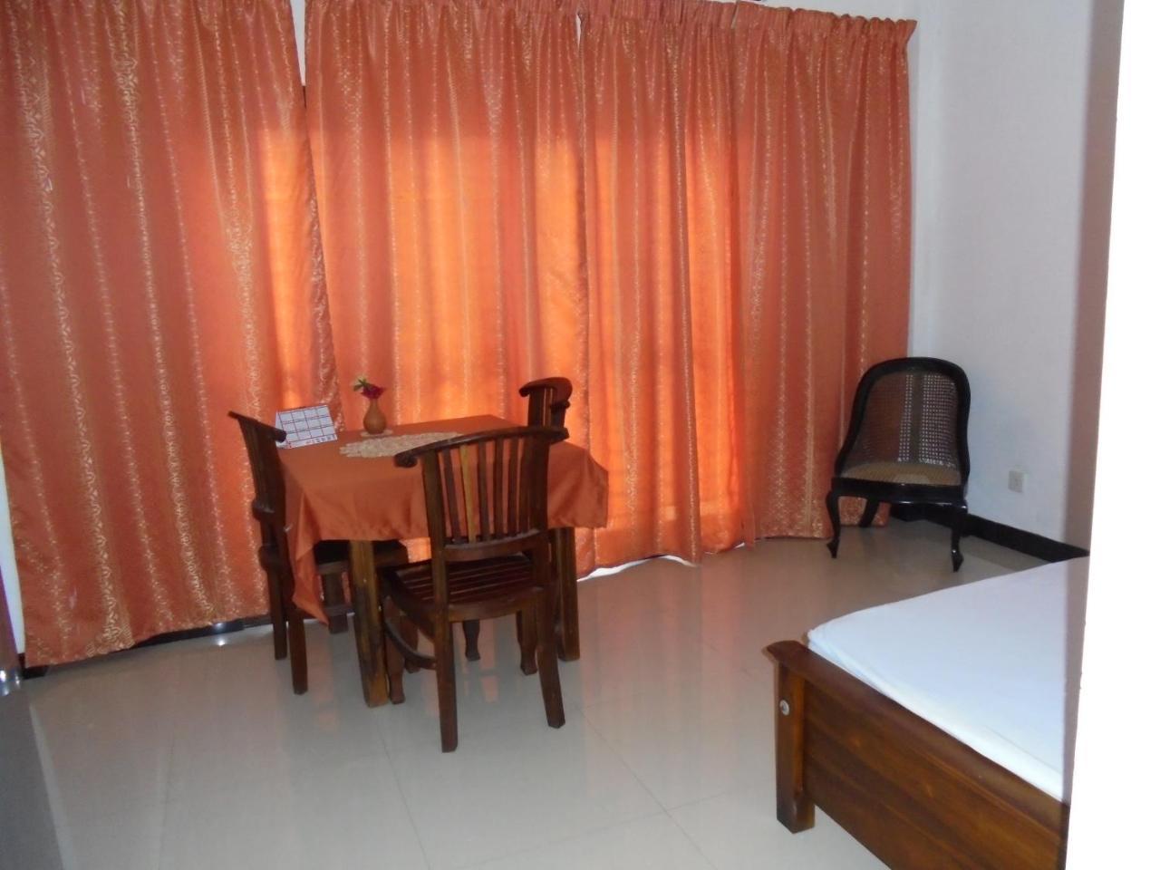 JMF Hotel Negombo Eksteriør bilde