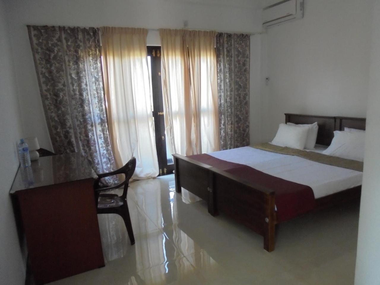 JMF Hotel Negombo Eksteriør bilde
