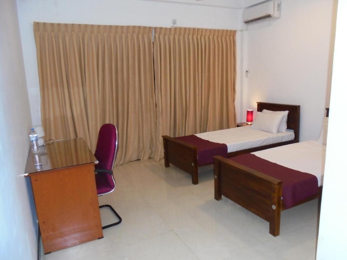 JMF Hotel Negombo Eksteriør bilde